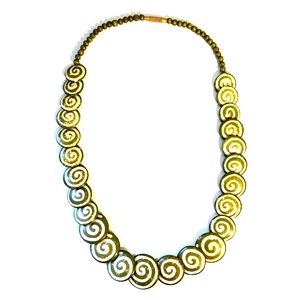 Green spiraled circles necklace 🌀